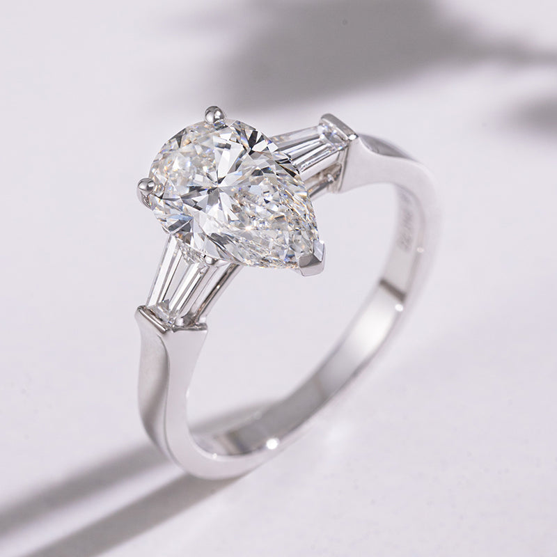 Luminous Grace Pear Ring(2.01 ct. Pear cut)