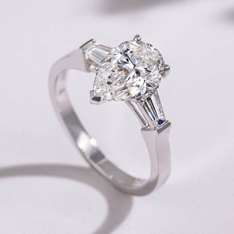 Luminous Grace Pear Ring(2.01 ct. Pear cut)