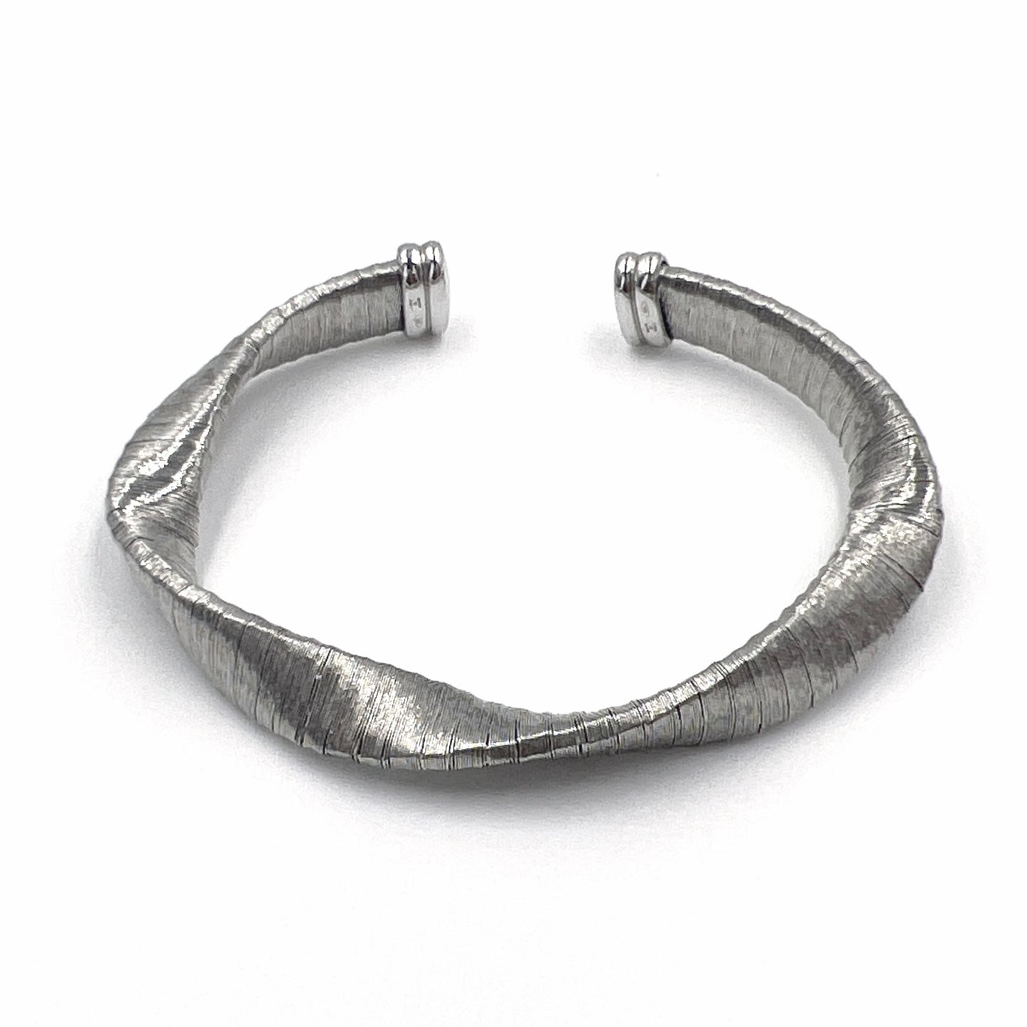 Noir & Lumière Luna Twist Cuff