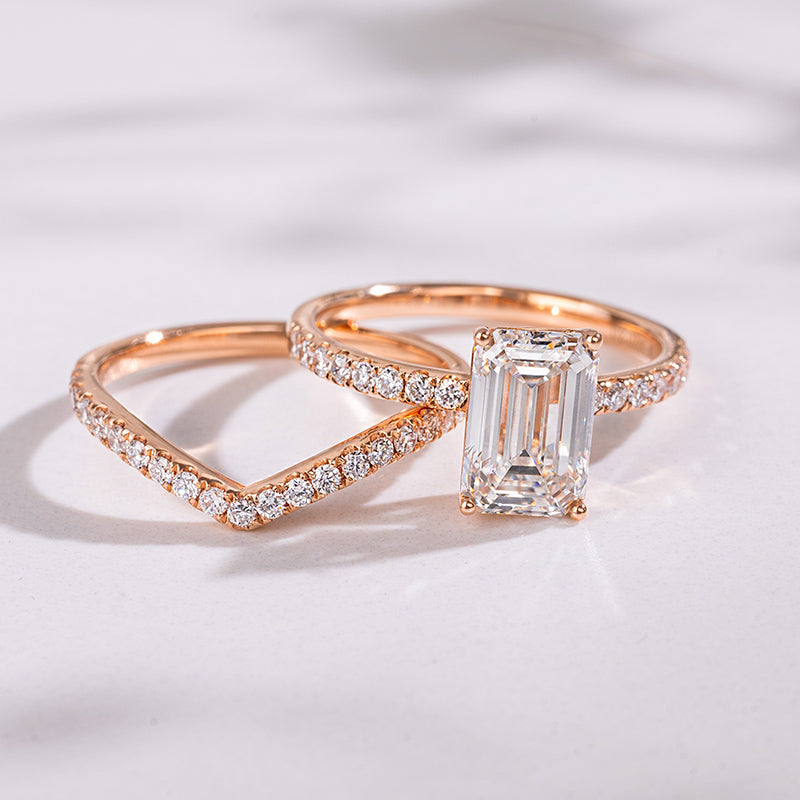 V-shaped pavé band (0.46ct. Round cut)
